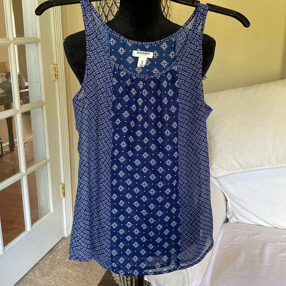 Old Navy top